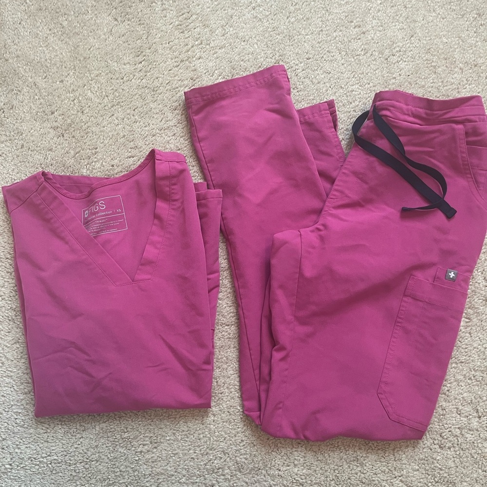 Figs pink scrub set